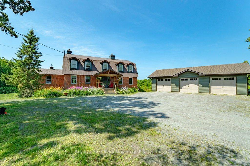 25 Bradley Rd, Seguin 29 acres 5 bedrooms Triple garage.