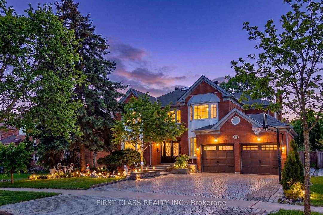 Immaculate amp ; Move In Ready Executive Home in Prestigious Bayview Hill !