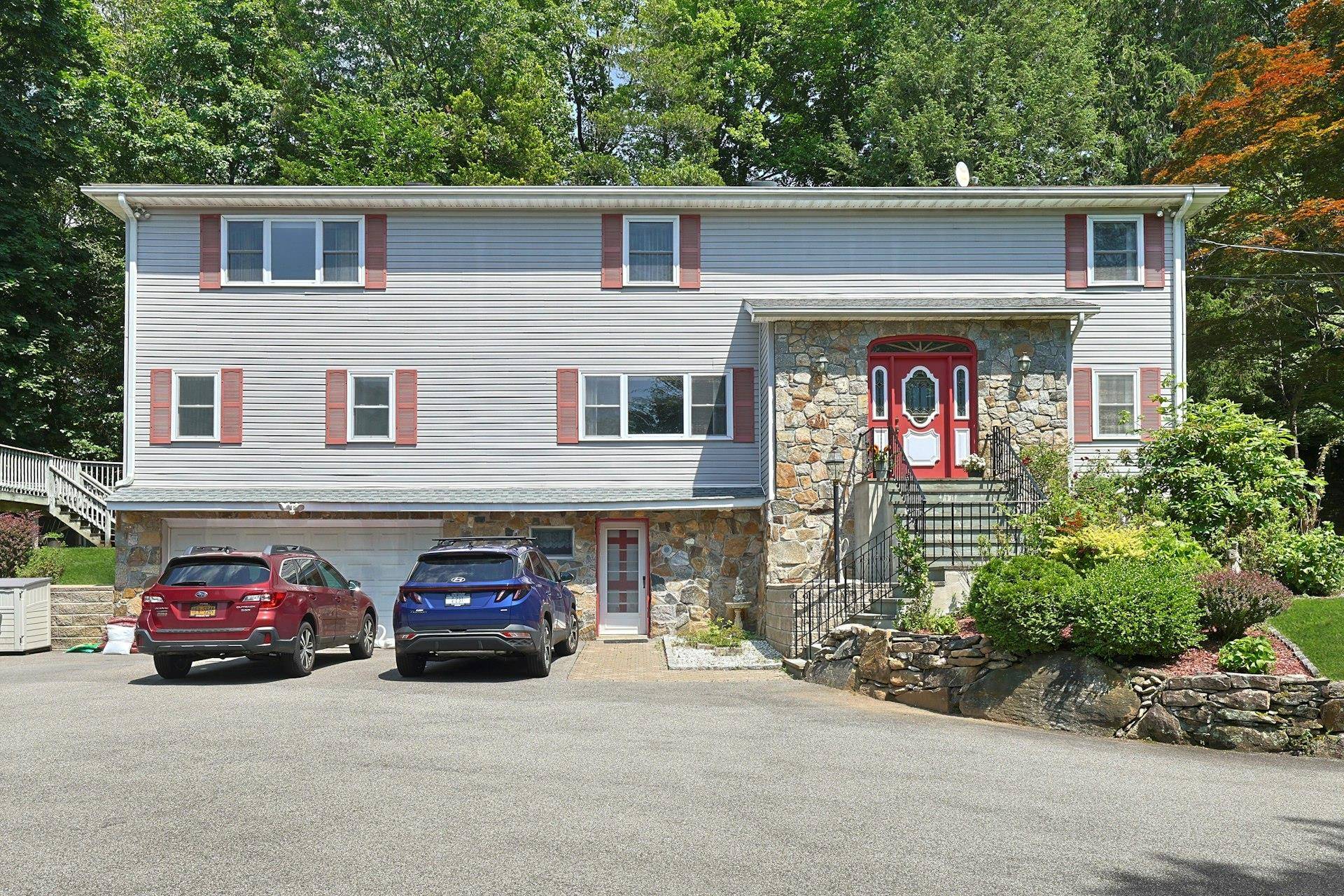 SPACIOUS, GREEN, QUIET, PRIVATE, CONVENIENT, COMFORTABLE 5 bedroom 3.
