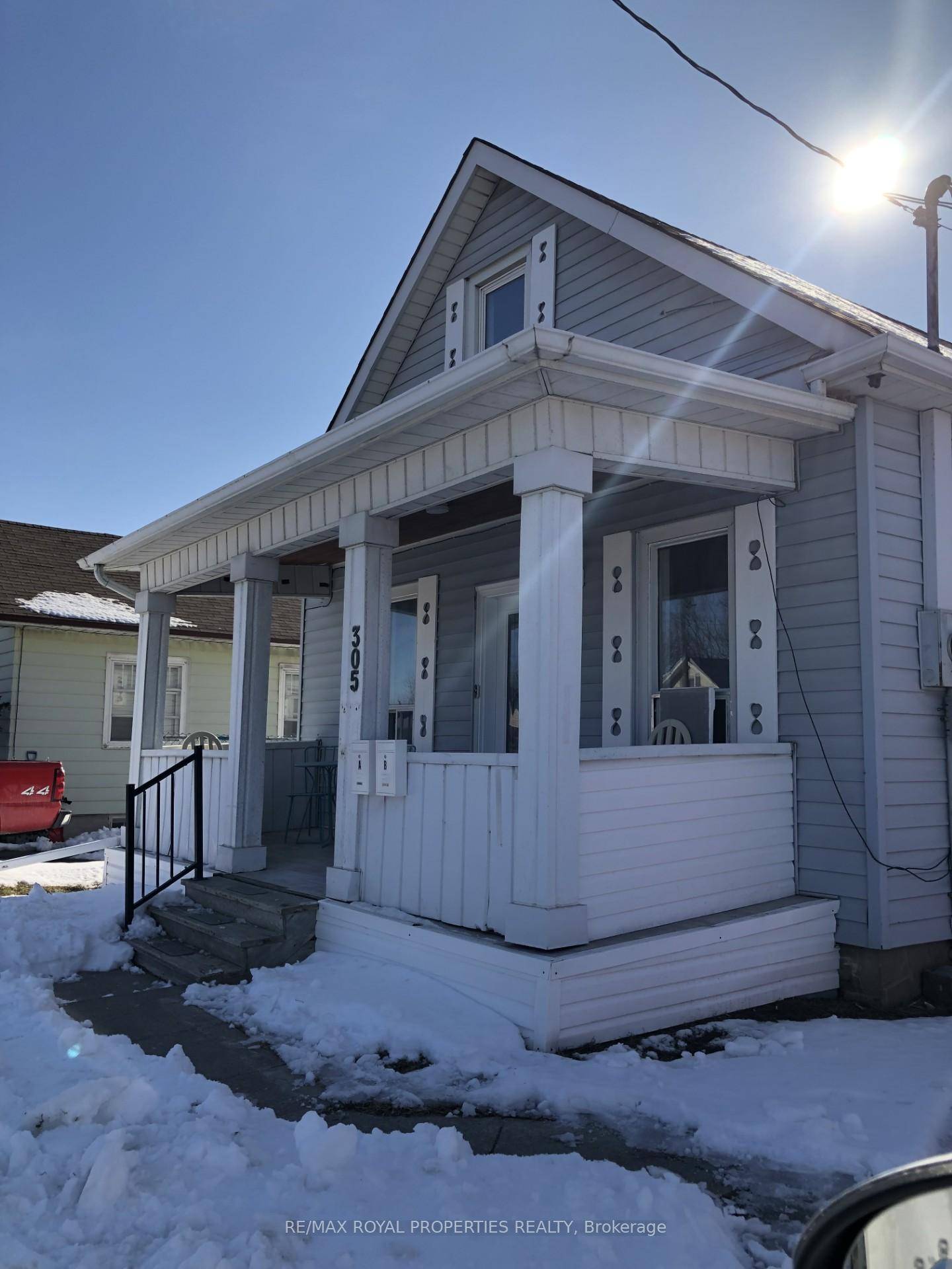 Welcome to 305 Bloor Street East, Main Floor Unit a bright and spacious 2 bedroom home in a charming duplex located just minutes from downtown Oshawa.