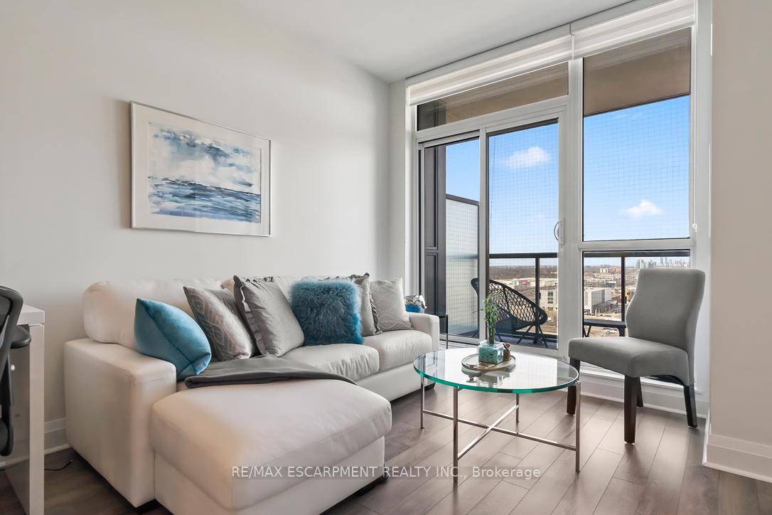 Welcome to this modern and sun filled one bedroom plus den condo in the heart of Etobicoke !