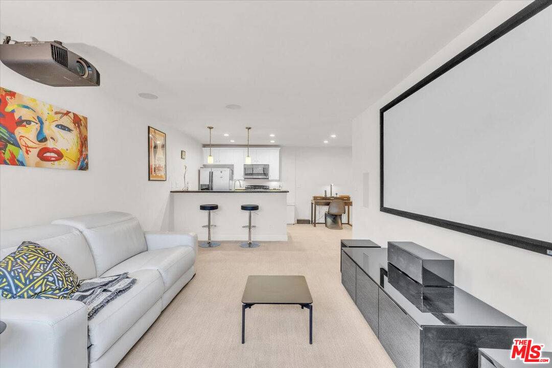 10982 Roebling Ave 1BR Westwood La