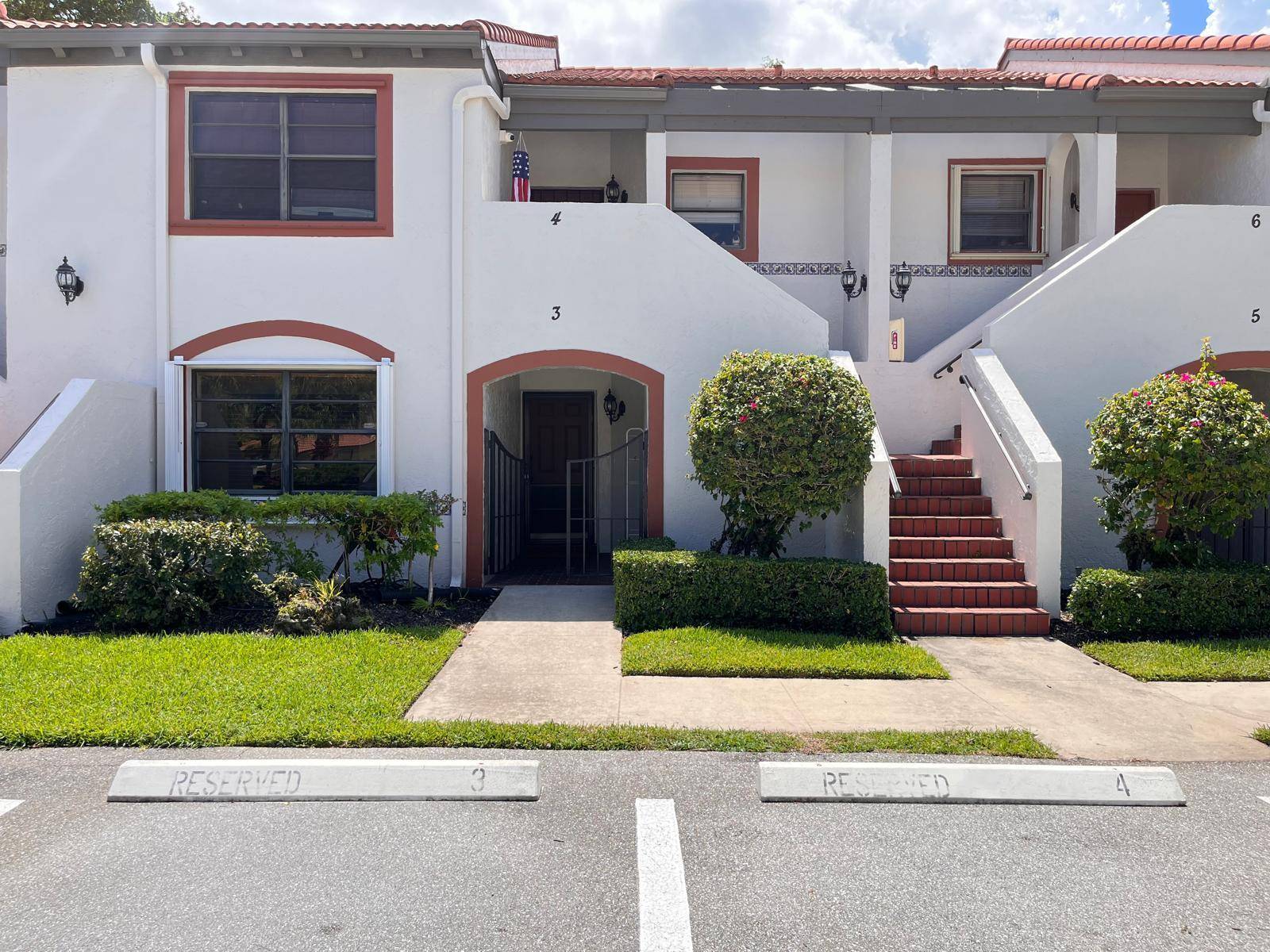 Welcome to this charming 2 bedroom, 2.