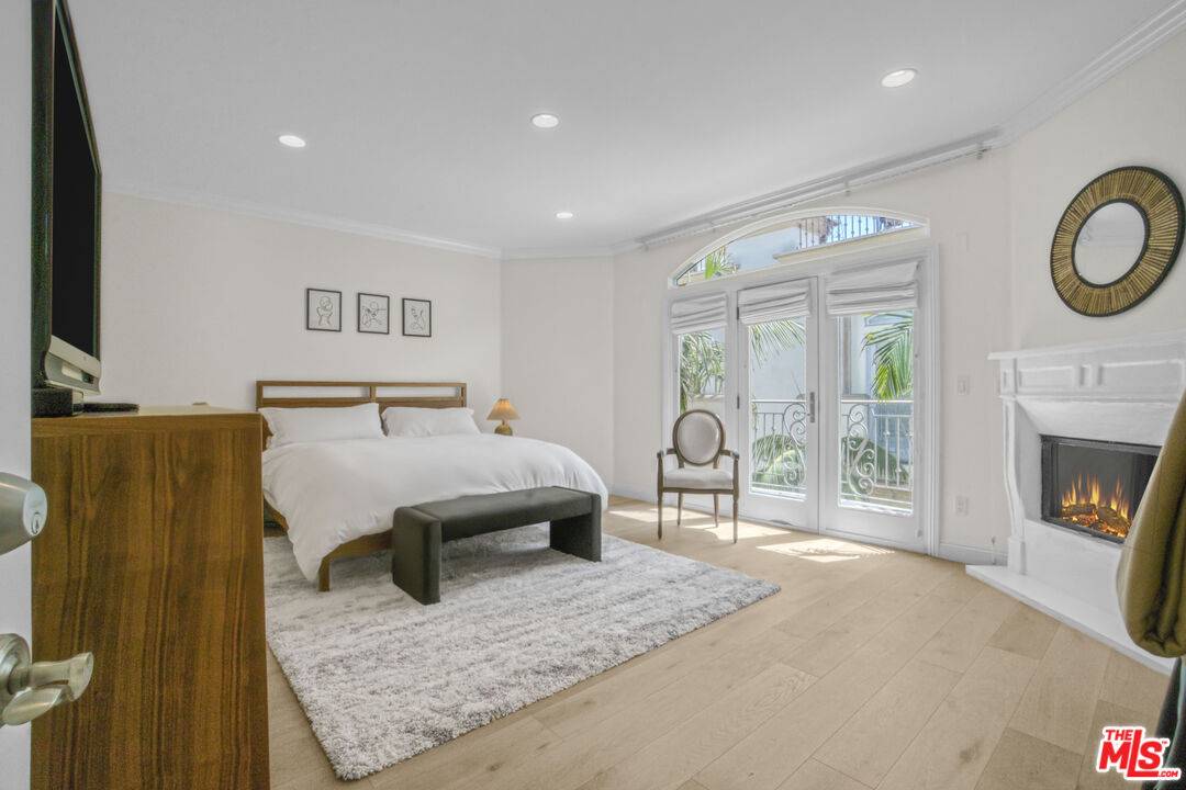 11974 Mayfield Ave 4BR Brentwood La