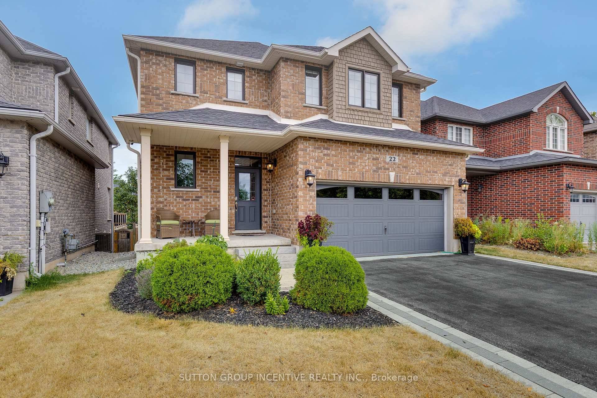 Stunning all brick 3 1 bedroom executive home, built by the highly regarded Grandview Homes, and ideally located on a premium street in Barrie's prestigious Summerhill Estates community.