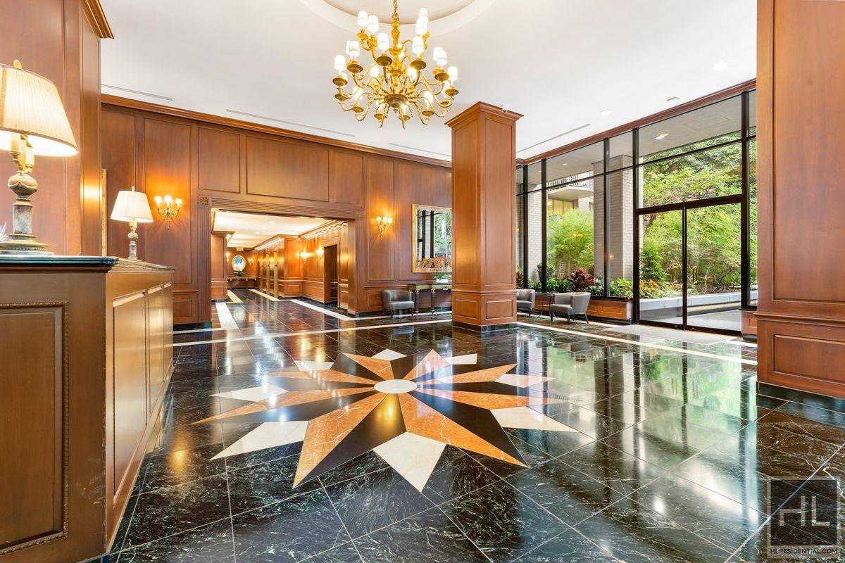 High floor Spacious 2 bedrooms 2 bathrooms in a full service white gloves condo.