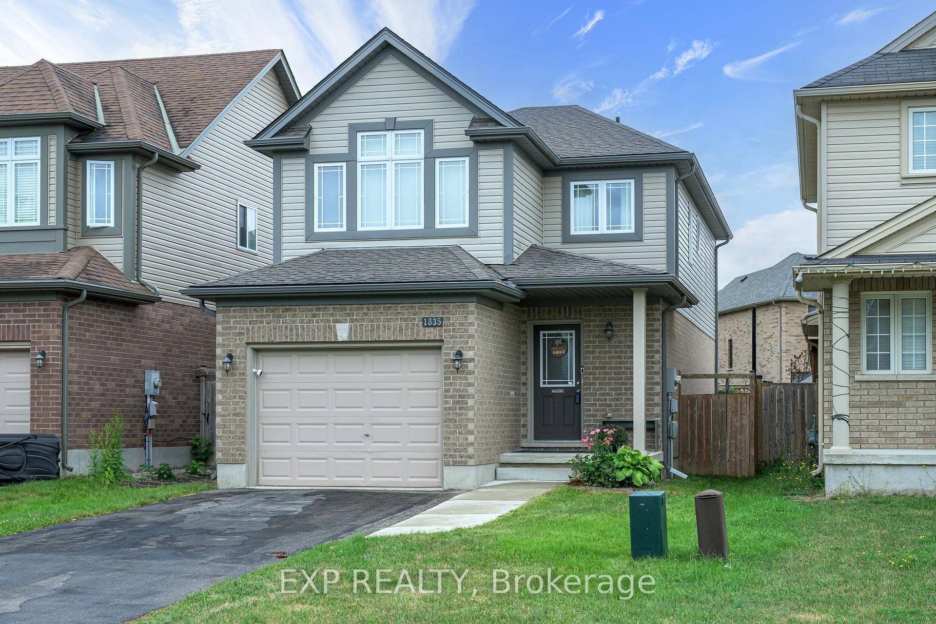 This charming two storey home is located in the sought after community of Cedar Hollow and offers fantastic value !