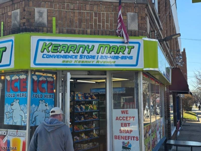 KEARNY MART, a Community Landmark !