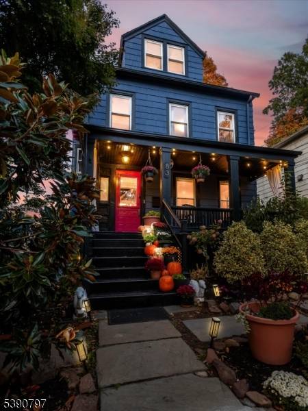 Welcome to 83 Hixon Place this 5 bedroom, 2.