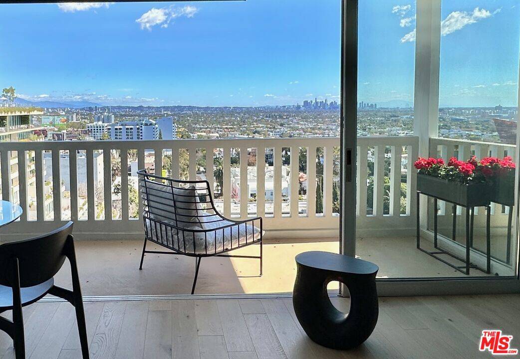999  N Doheny Dr Sunset Strip La