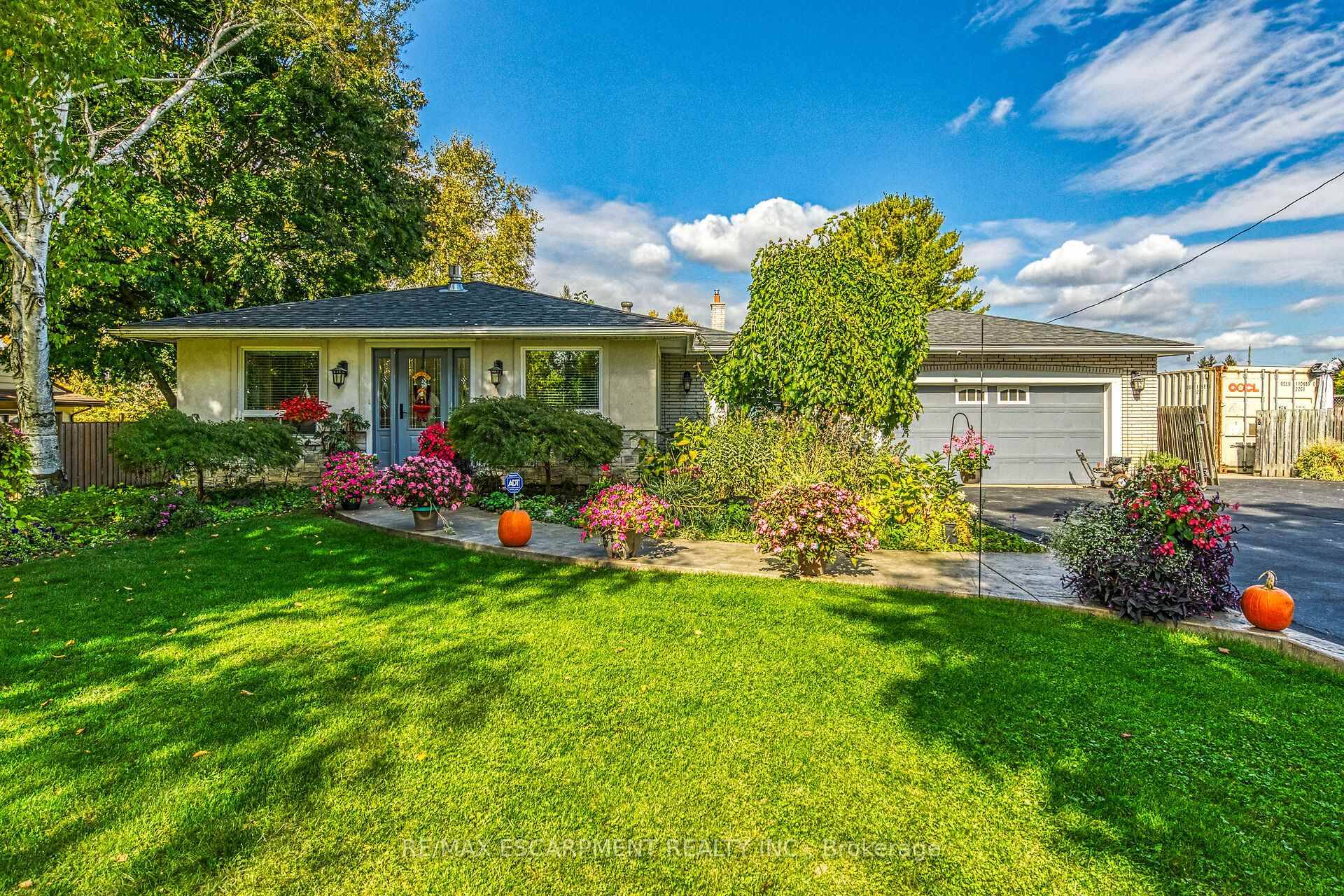 This exceptional property offers the perfect blend of residential comfort and commercial functionality ideal for contractors, mechanics, auto body professionals, or landscapers.