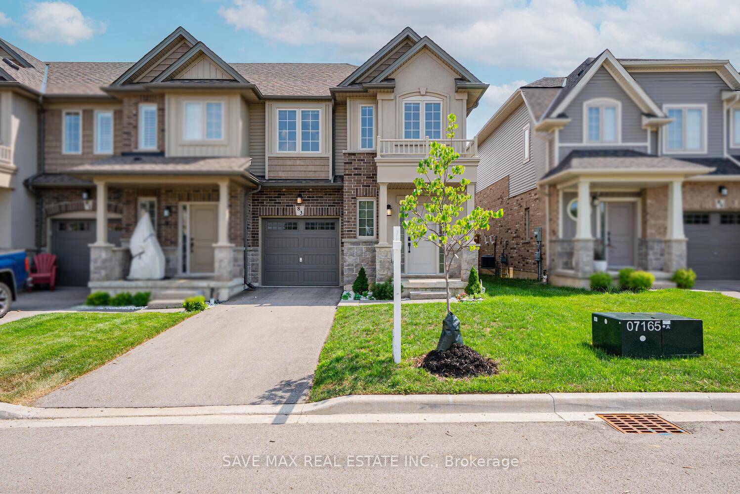 Stunning end unit freehold townhome located in the desirable Meadowlands neighborhood of Ancaster is an ideal choice for families.