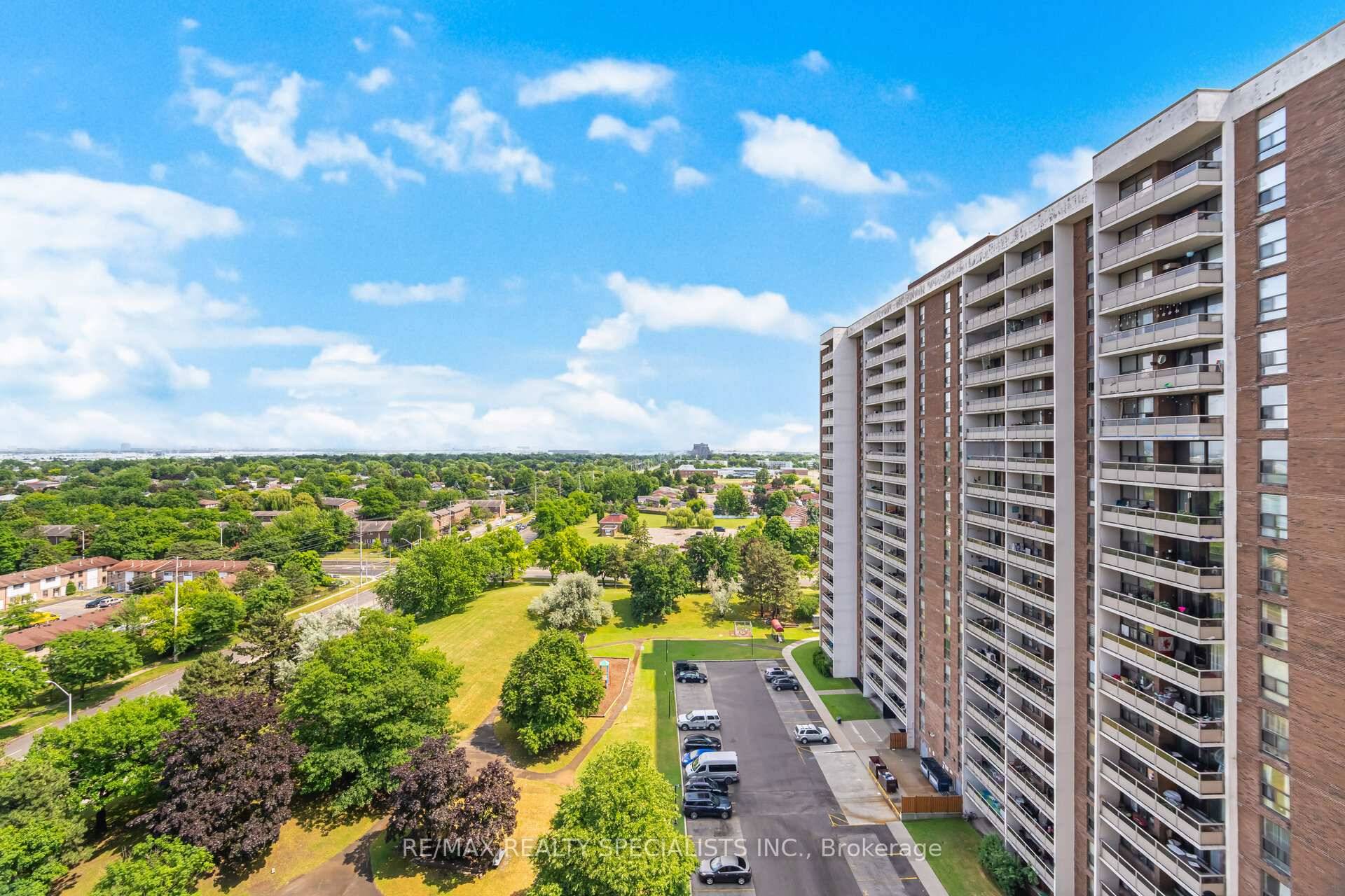 This well laid out 3 bedroom, 1 bath, 1 parking apartment offers comfortable living in a highly convenient location.