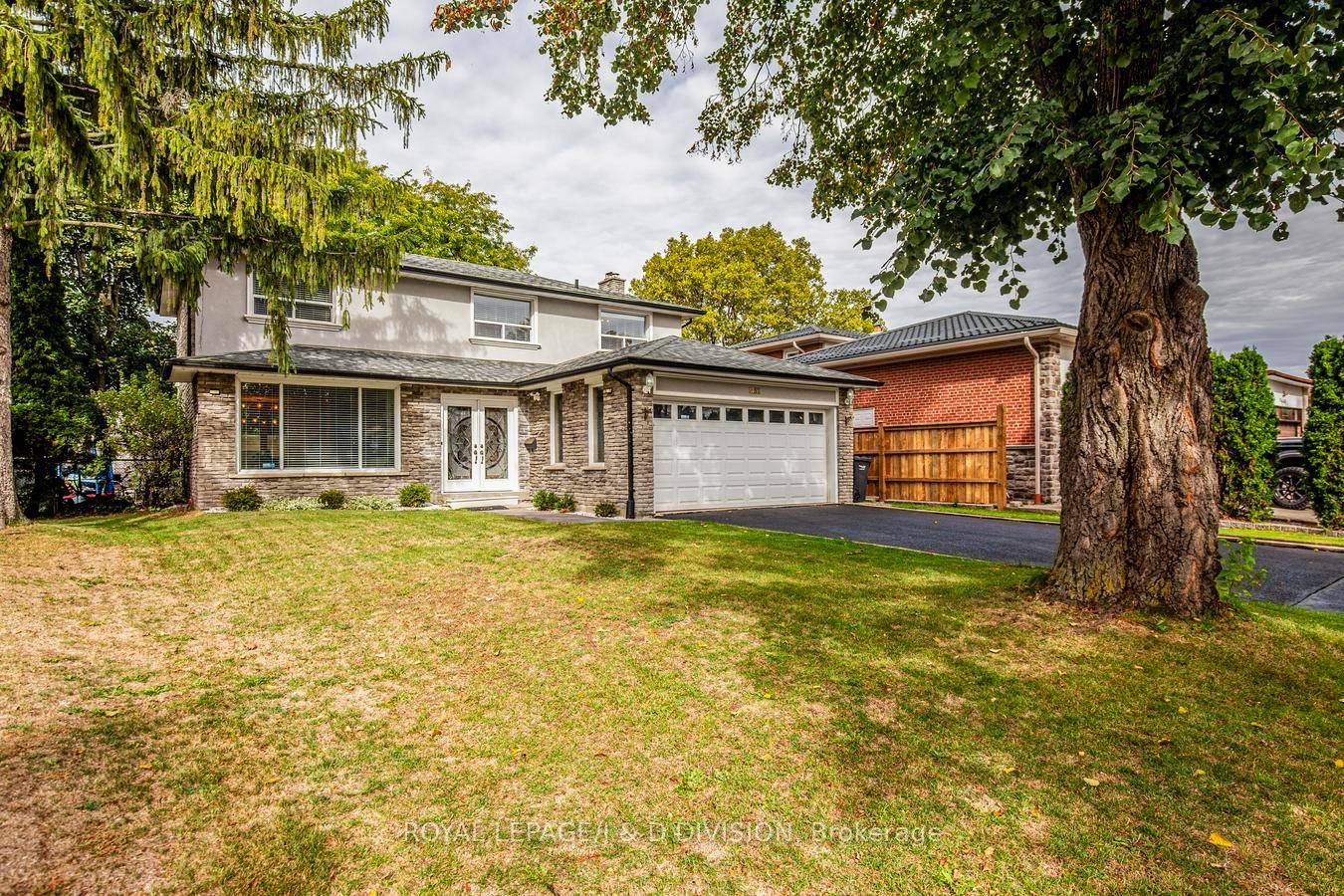 A truly bright, spacious and renovated home In Prime Applewood.