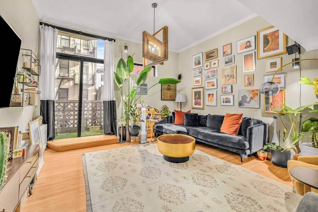 Expansive 3 Bed, 2 Bath Loft at Penny Lane Available August Spacious and fully renovated convertible 3 bedroom, 2 bath loft in the full service Penny Lane co op in ...