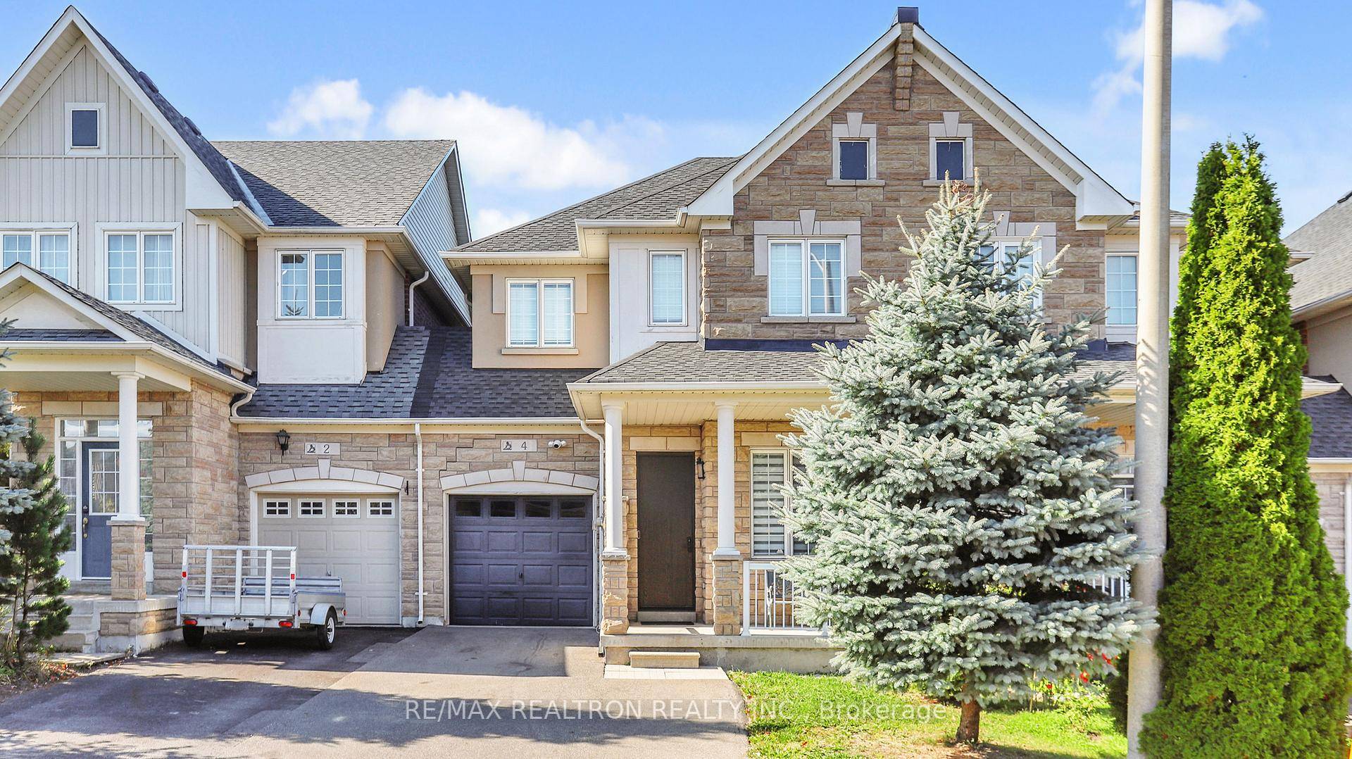 Welcome to this exquisite 2 storey freehold townhome situated on a highly desirable street in coveted Bond Lake Village.