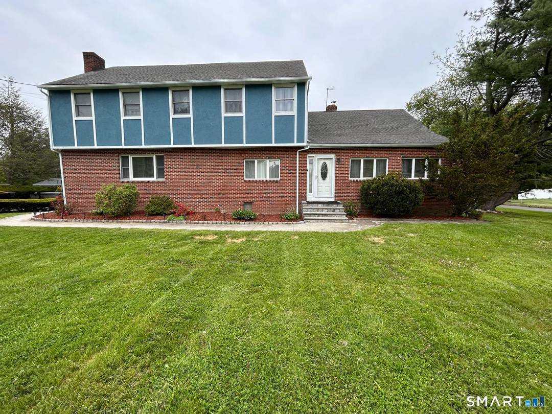 Beautiful Colonial for Rent Featuring 6 bedrooms and 3 full baths, this spacious home is located in an excellent neighborhood with exceptional schools.