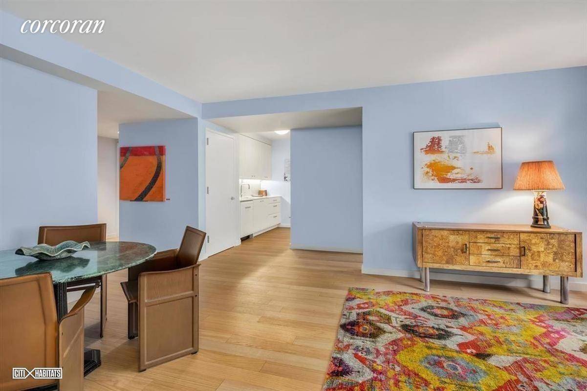 Spacious two bedroom two bathroom home located in the heart of Brooklyn Heights.