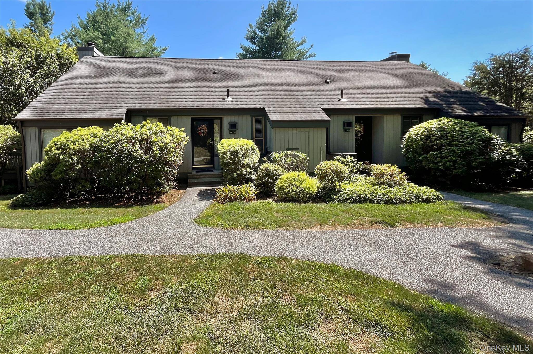 Welcome to 247A Heritage Hills The Franklin Unit a spacious 1 Bedroom 1 Bath End Unit.