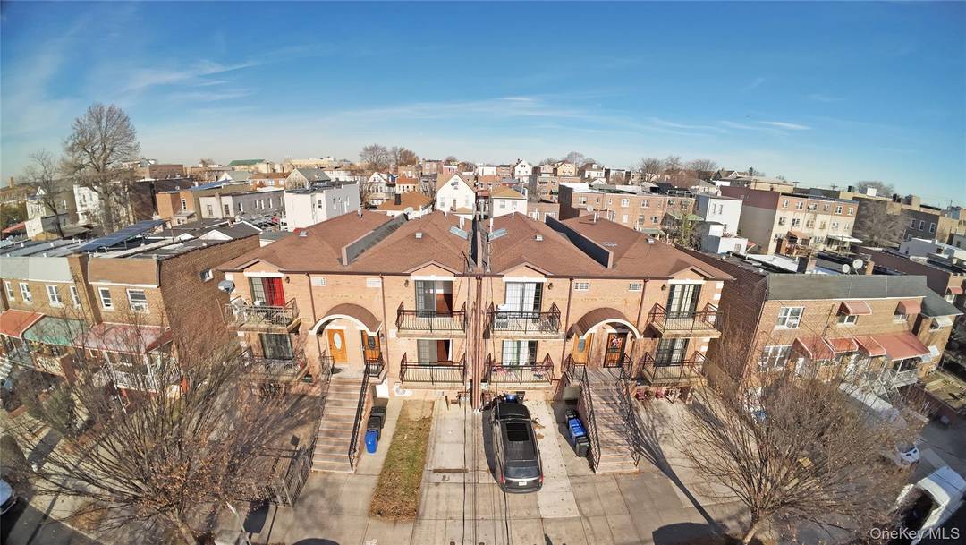 Welcome to 931 E 215th St, a spacious and modern duplex located in the heart of the Bronx.