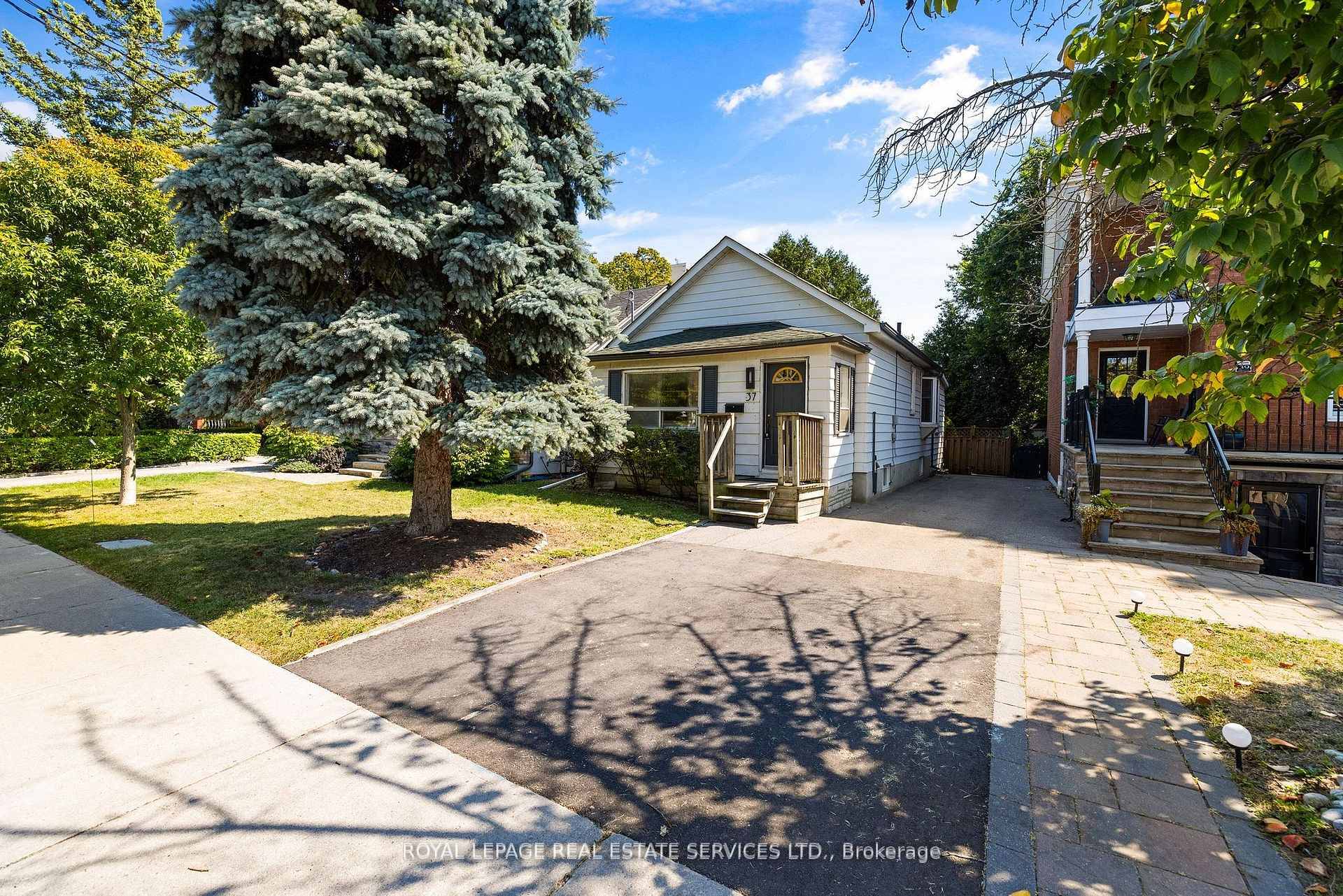 Charming 2 Bedroom Bungalow in Prime Mimico Location Discover this delightful, well maintained 2 bedroom bungalow in the heart of Mimico, where comfort meets convenience.