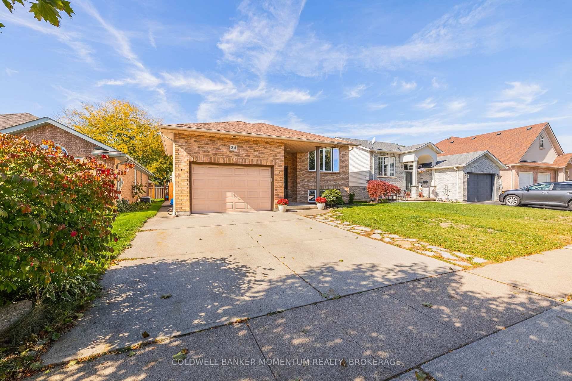 Great opportunity for this 2 2 bedroom, 2 1 2 bath raised bungalow, located in a lovely mature centrally located neighbourhood in Fonthill.