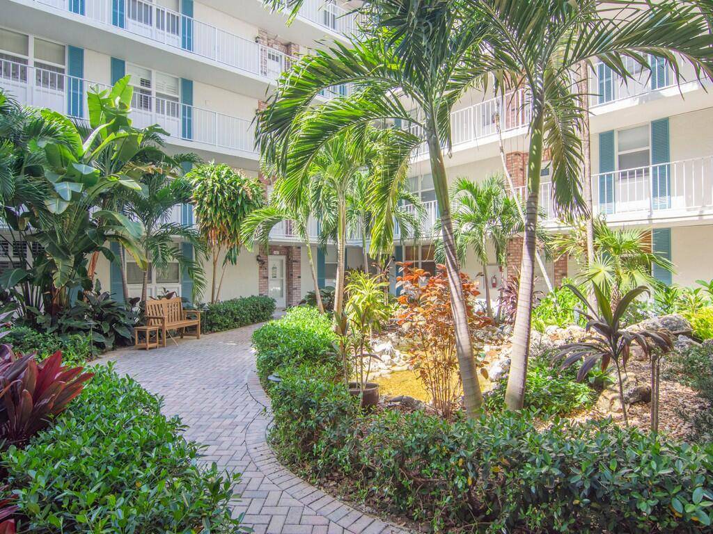 2BD 2BA 5th Floor Penthouse Corner Unit Experience breathtaking views of Bethel Creek w a glimpse of the ocean from your enclosed balcony.
