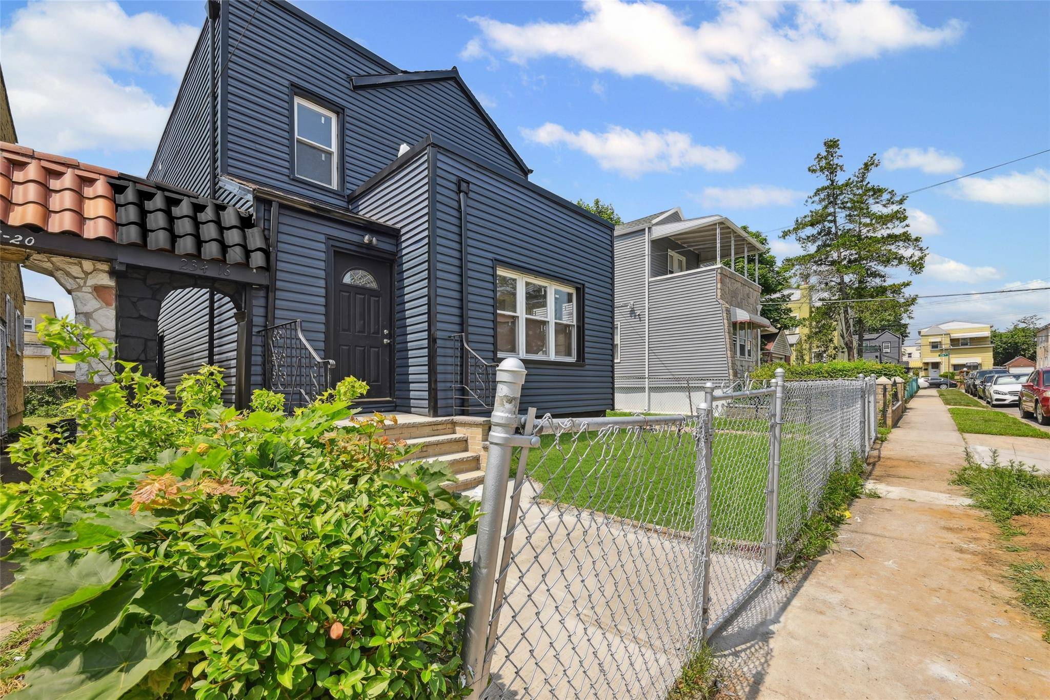 BEAUTIFUL HOUSE IN THE HEART OF ROSEDALE !