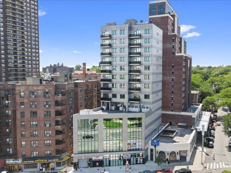 Elegant 2 Bedrooms, 1 Bathroom condo in the heart of Kew Gardens !