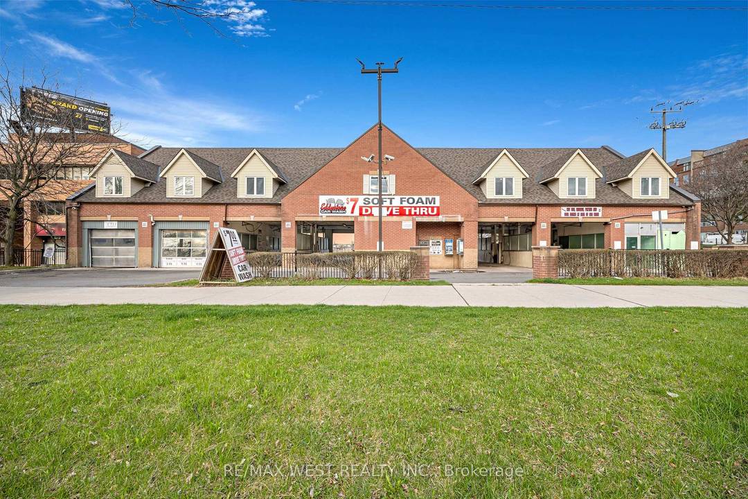 Welcome To 2800 Jane Street Prime Opportunity In The Heart Of Toronto !