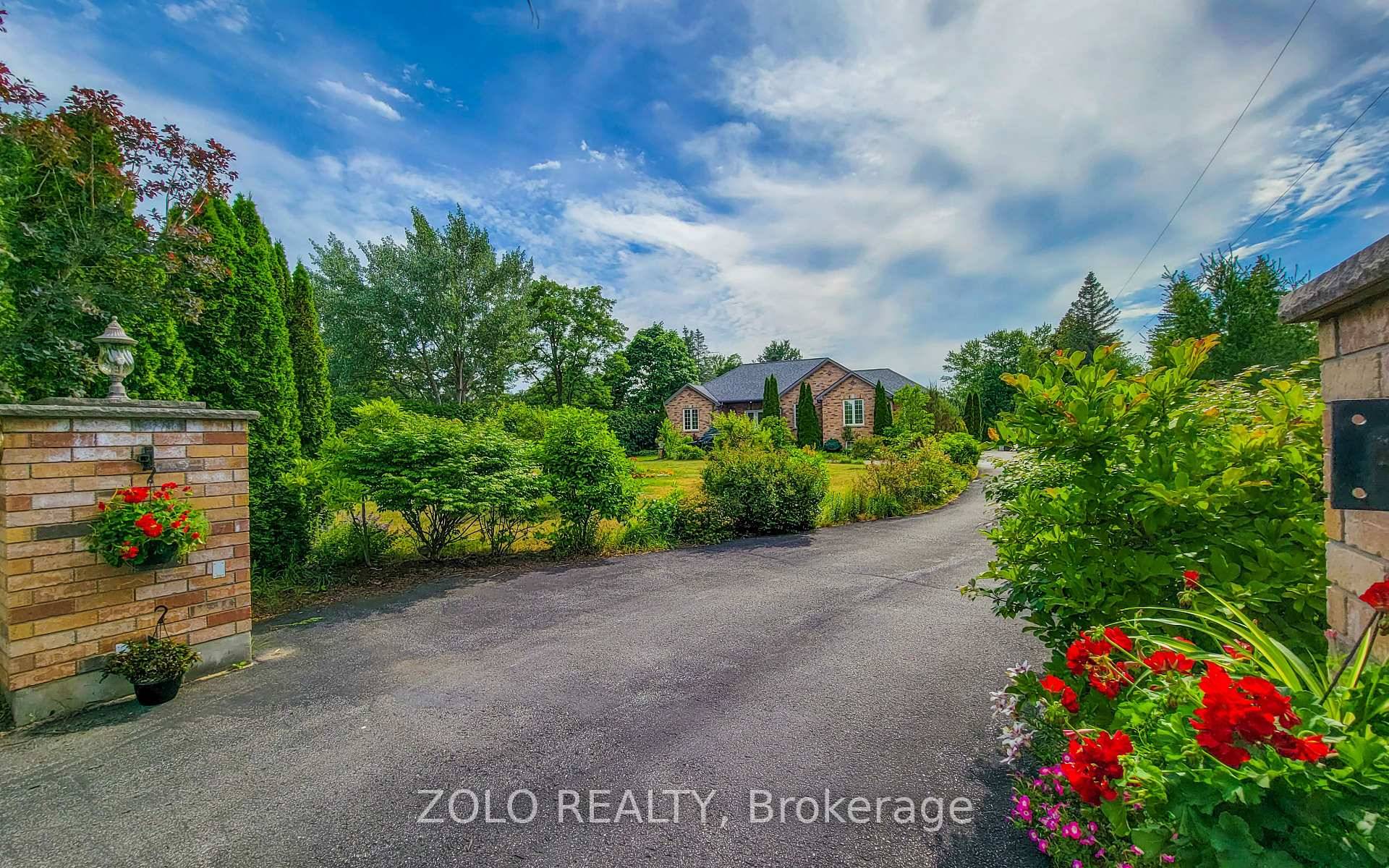 Spacious and modern 3 bedroom basement apartment in Holland Landing, located on a beautiful waterfront property in a quiet residential neighbourhood.