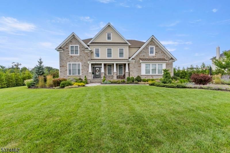Luxury Estate in The Preserve at Upper Saddle River This exquisite 6 bedroom, 7.
