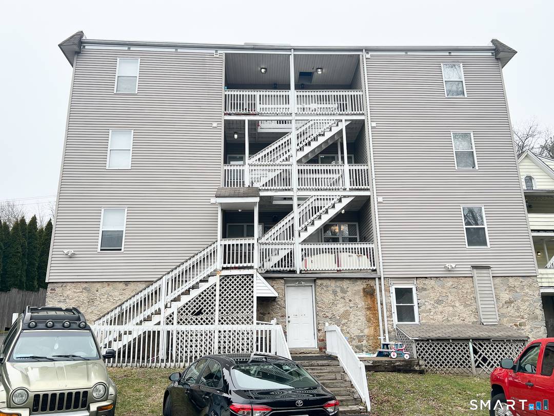 Rare 6 family investment opportunity in Ansonia.