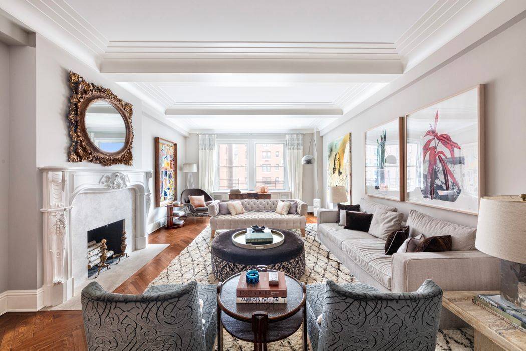 This Classic 8 in one of the most sought after Carnegie Hill cooperatives is absolute perfection.