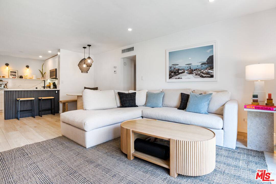 11750 W Sunset Blvd 1BR Brentwood La