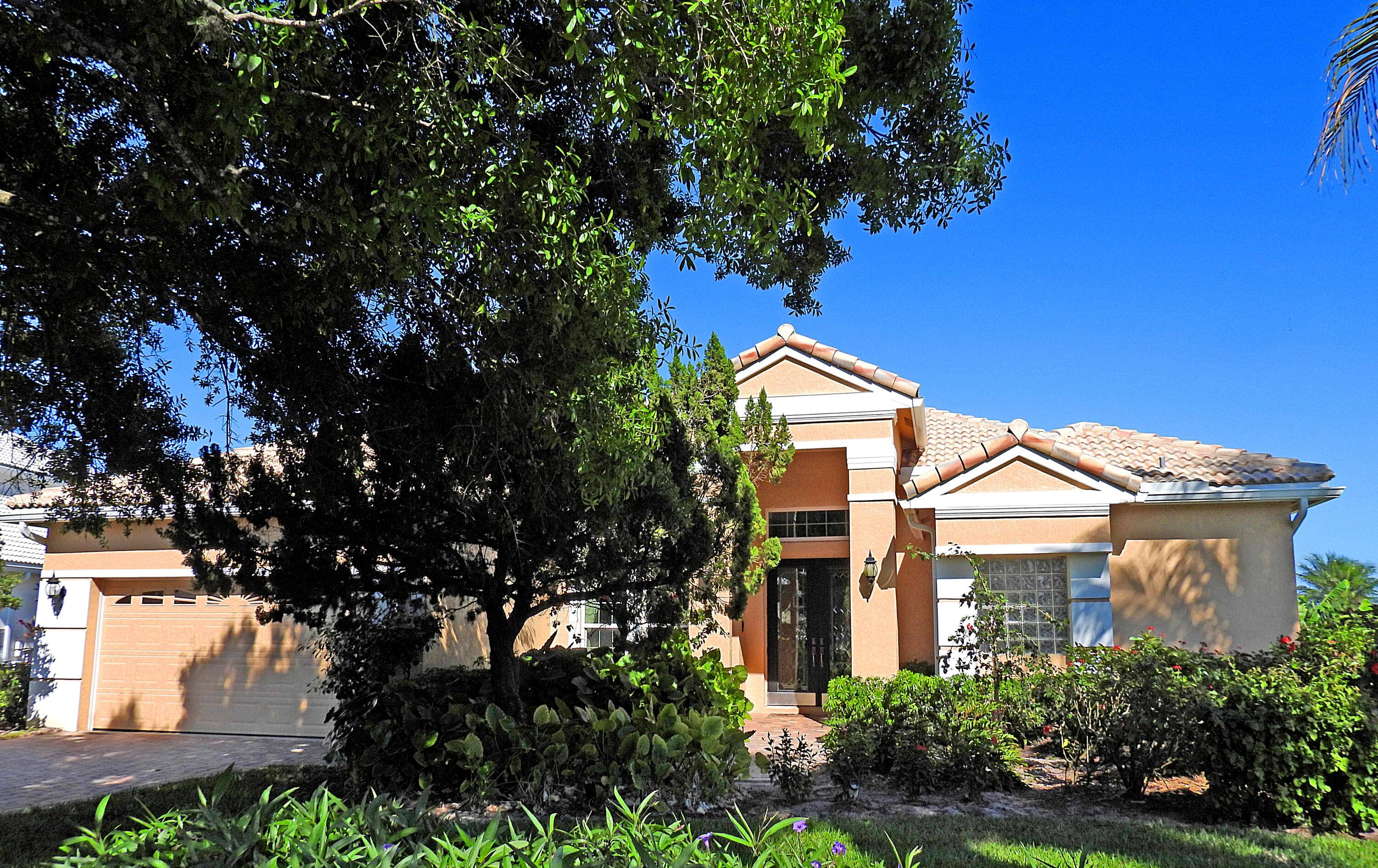3 BEDROOM, 3 BATH, 2. 0 CAR GARAGE Residence with BEAUTIFUL GOLF and WATERFRONT VIEW, 2, 141sq.