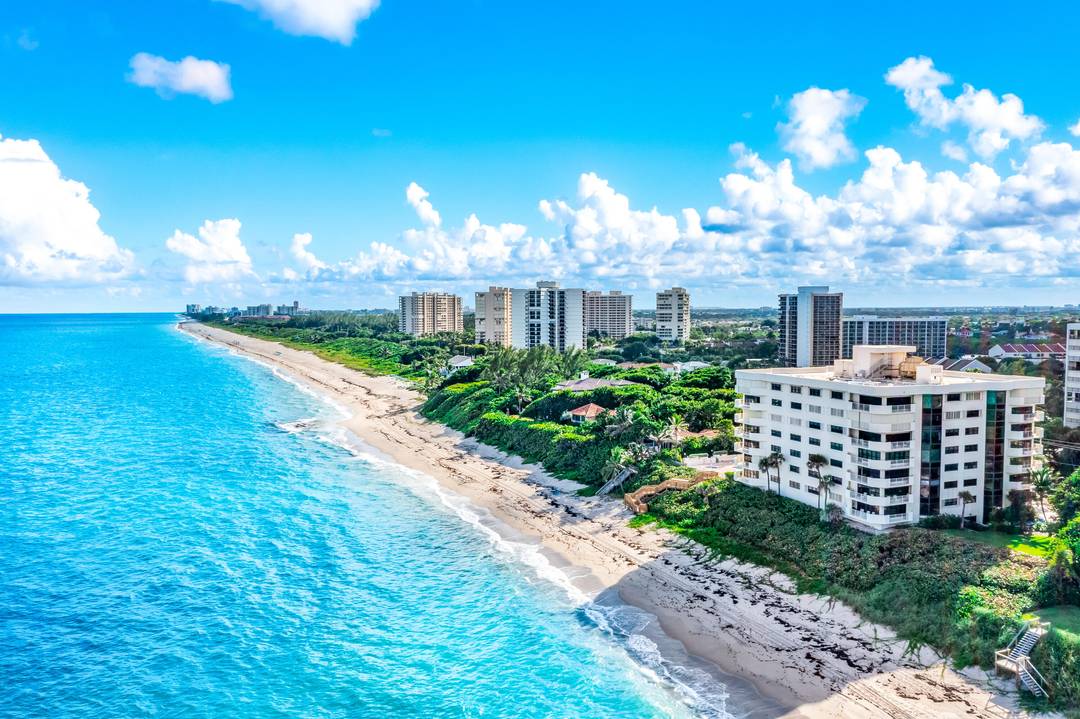 OCEAN VIEWS OCEANFRONT BUILDING PRIVATE BEACH ACCESS SEPARATE GUEST SUITE WITH PRIVATE ENTRANCE FROM HALLWAY !