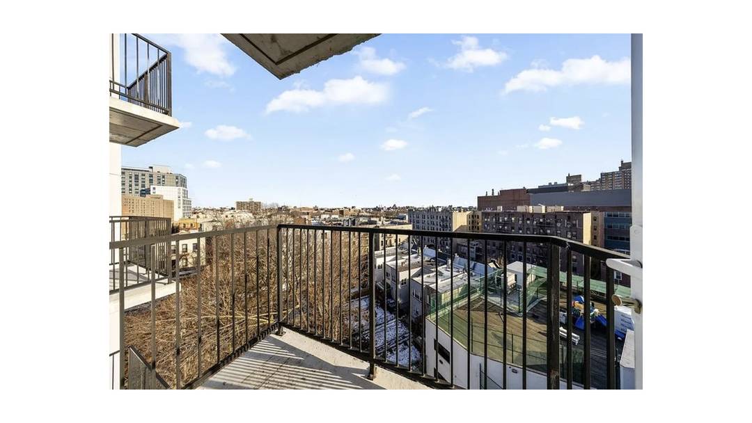 NO CALLS OR TEXTS EMAIL ONLY !