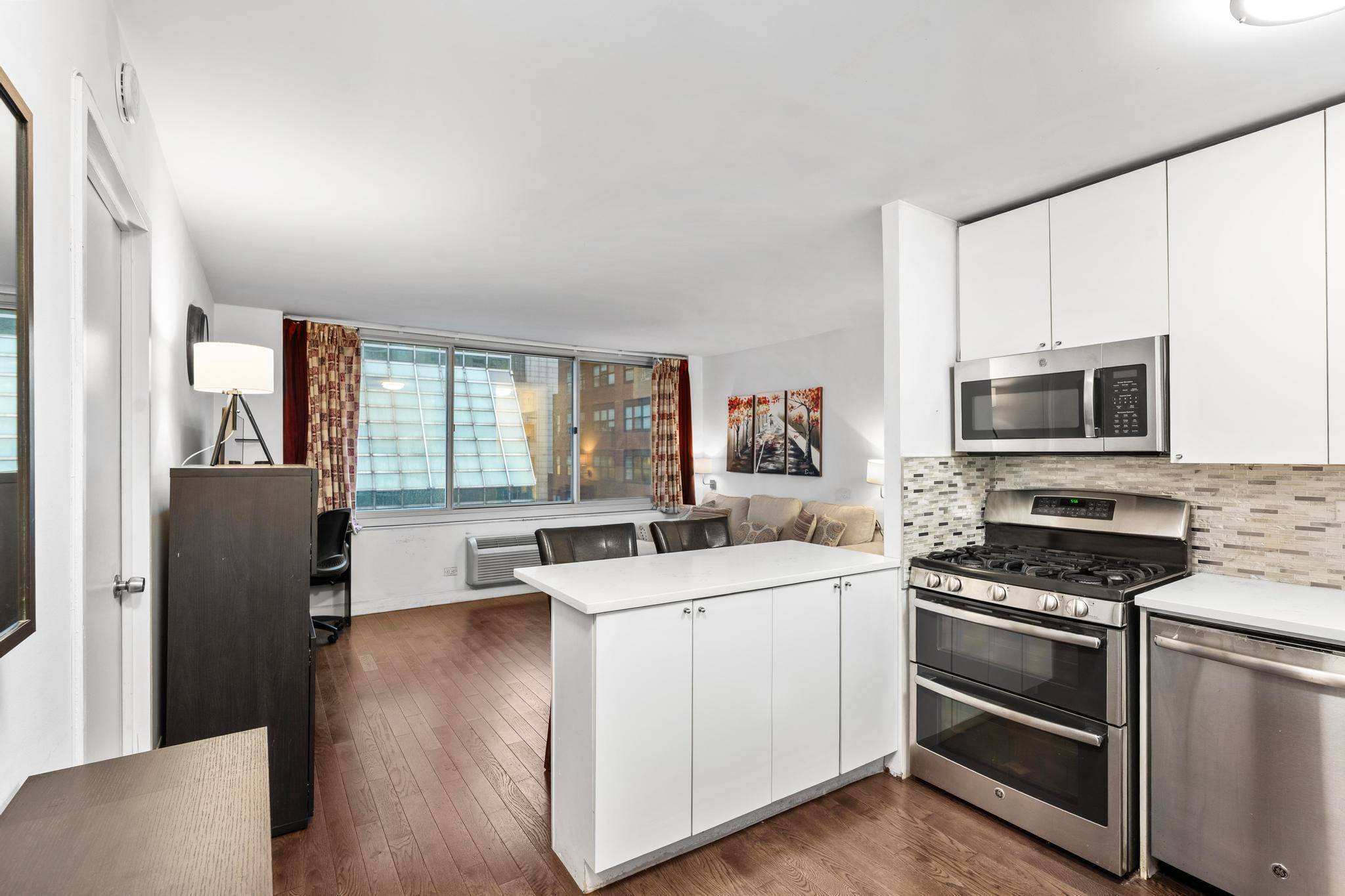 Elegant 1 Bedroom Condo in Full Service Midtown East Building Welcome to The Lausanne, 333 E.