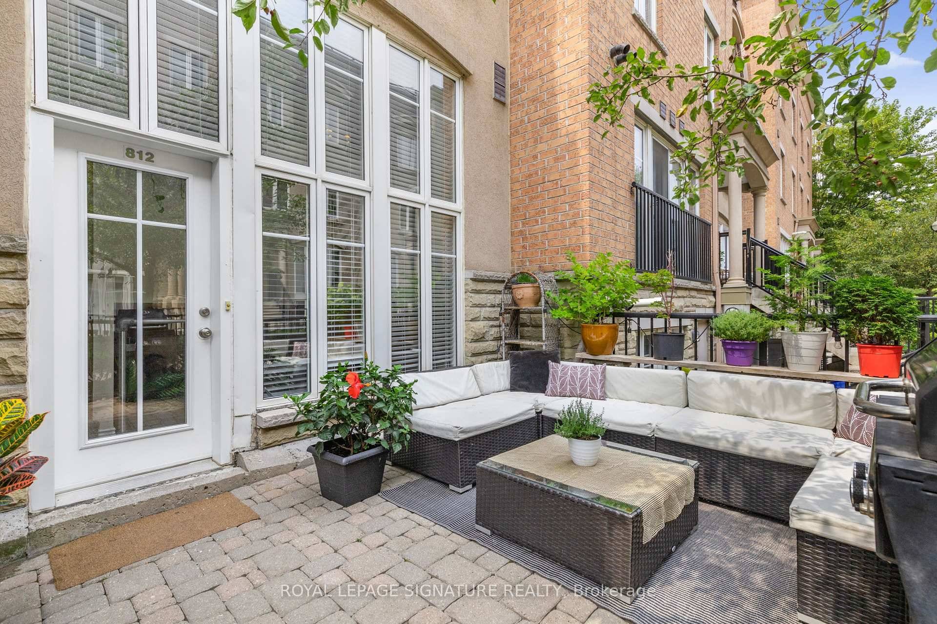 Enjoy the best of city living paired with the luxury of private outdoor space in this beautifully maintained 1 bedroom loft style town home located in the heart of Liberty ...