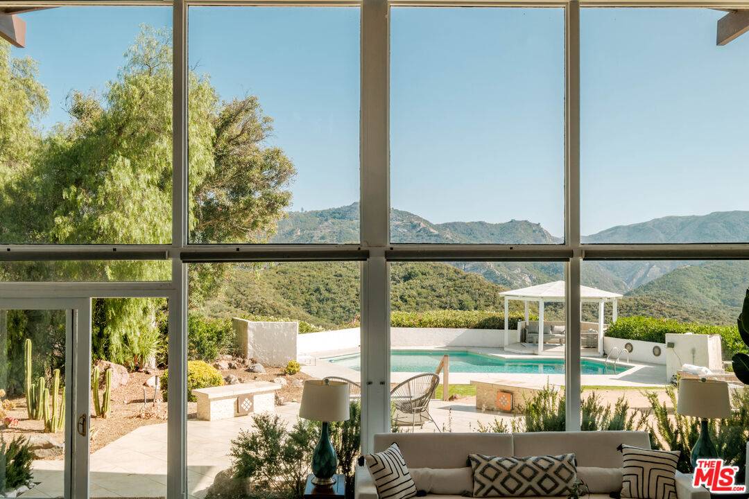 26094   Mulholland Hwy 4BR La