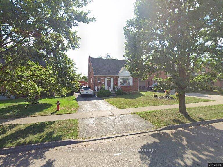 Cawthra amp ; Atwater. Prime real estate !