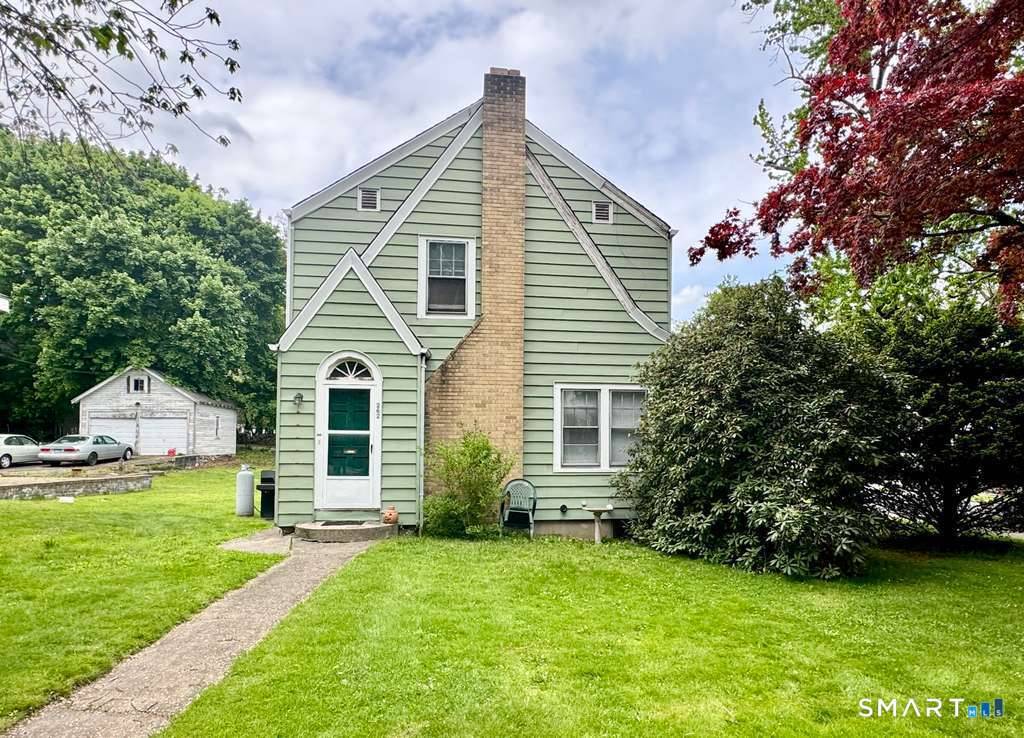 Endless potential awaits in Stamford's desirable Glenbrook neighborhood !