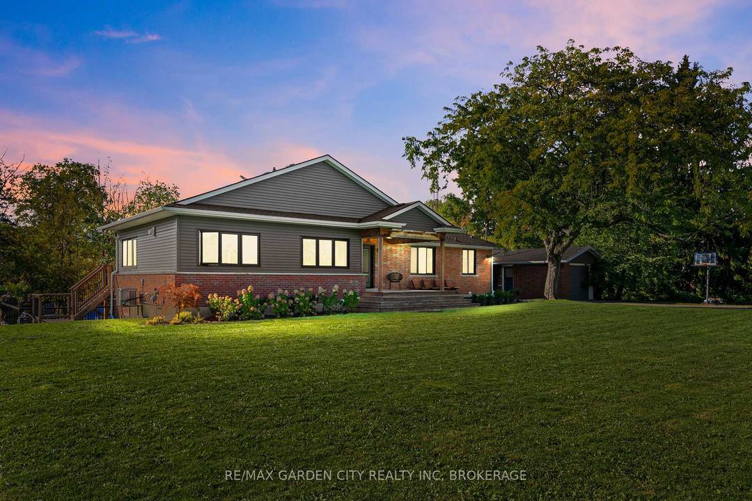 Welcome to this gorgeous Jordan home where prime location, picturesque ravine views a stunning walkout bungalow, peaceful country living, and gorgeous outdoor oasis meet !