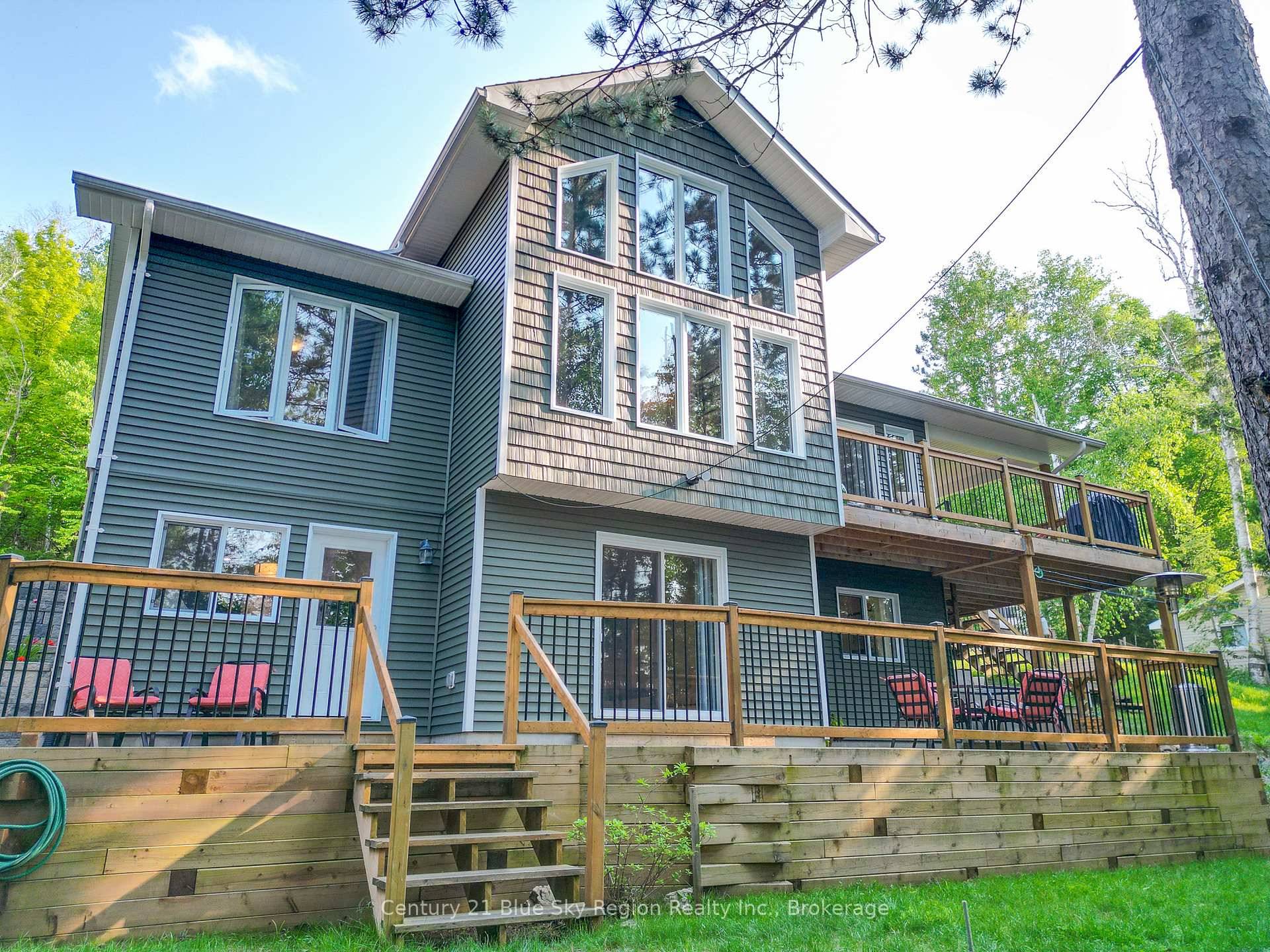 Spectacular Custom built 2022 Waterfront home on Trout Lake A Rare Blend of Luxury, Comfort amp ; Lakeside Living Welcome to this beautifully designed custom waterfront home on the shores ...