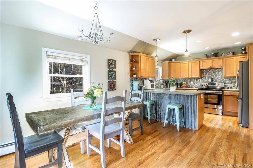 Charming Country Retreat A perfect alternative to Condo Living !