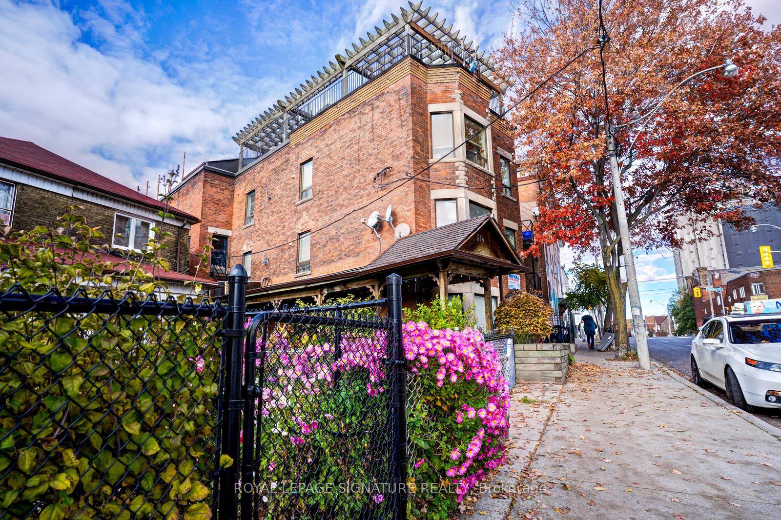 Cozy Quaint, Fully Renovated Recently, Main Floor Bachelor Apartment with a Shared Spectacular Rooftop Patio for Outdoor Enjoyment.