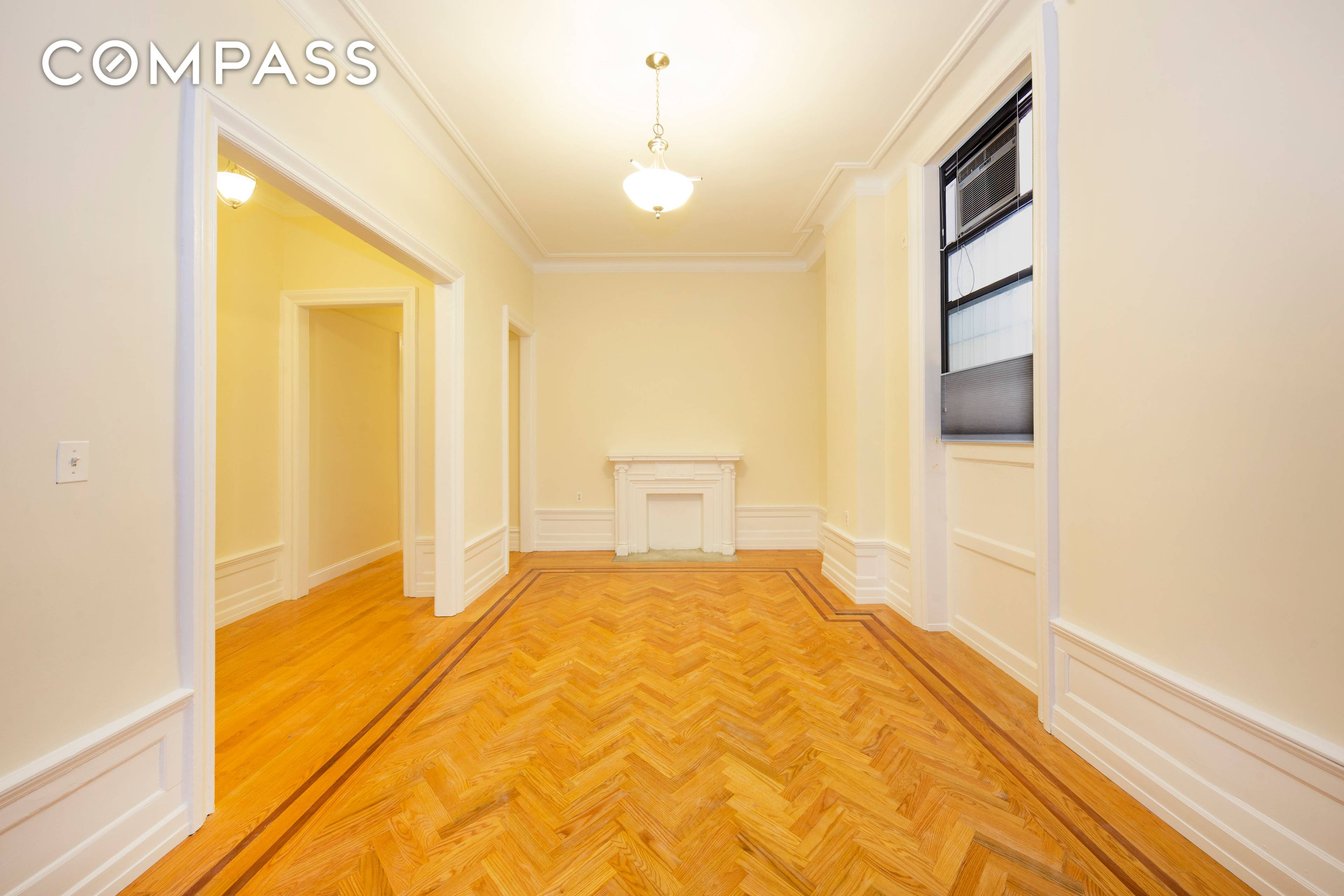 Charming one bedroom available in the heart of the Upper West Side !