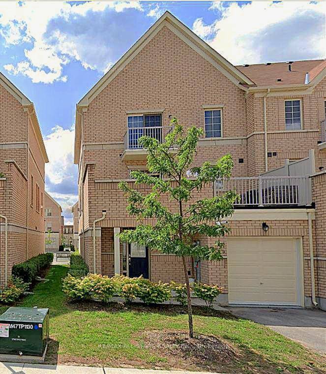 Corner Unit Townhouse in High Demand Cathedral Town in Markham.