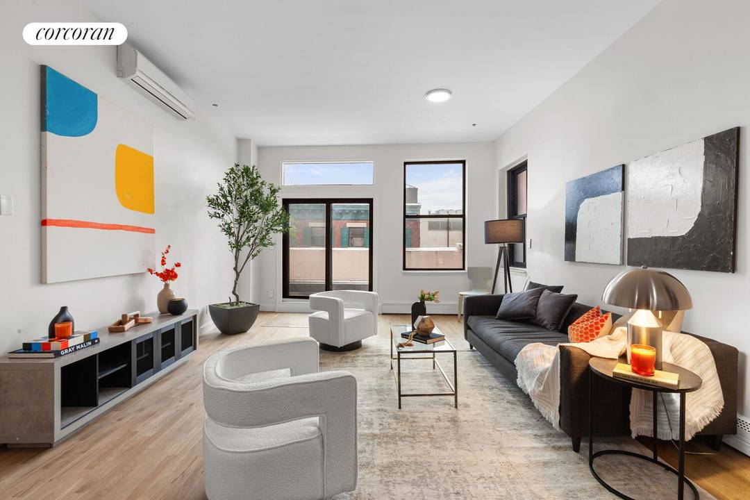 Penthouse Loft with Brooklyn Bridge Views Welcome to this one bedroom penthouse with Brooklyn Bridge Views at 264 Water Street, a rare offering at The Walton where historic architecture meets ...